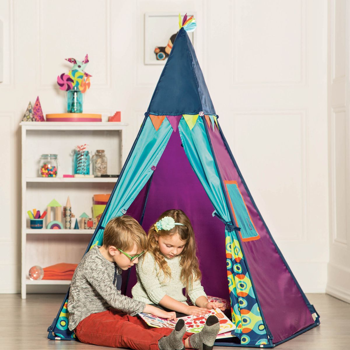 Play tent with lamp