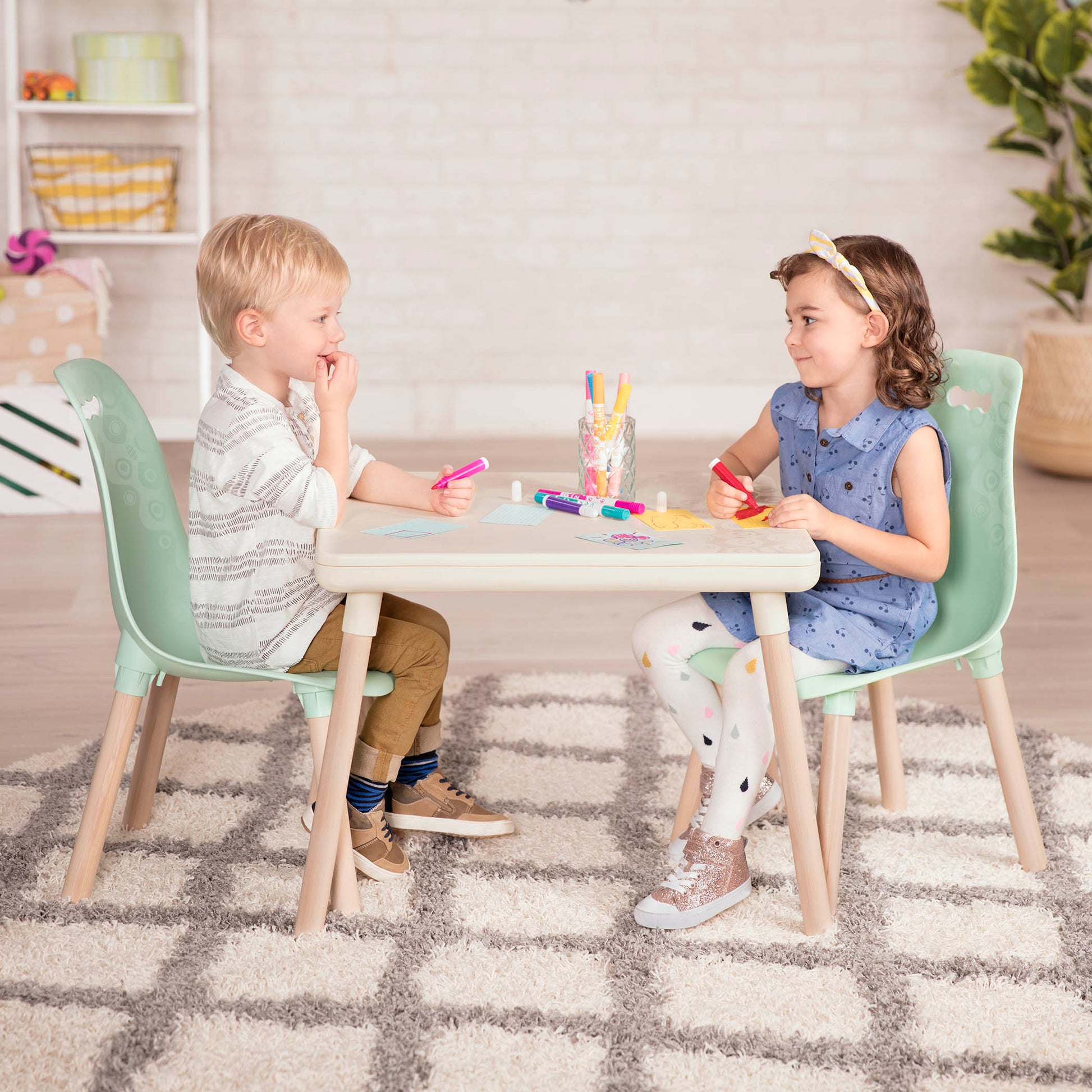 Kid Century Modern: Table & Chair Set - Mint
